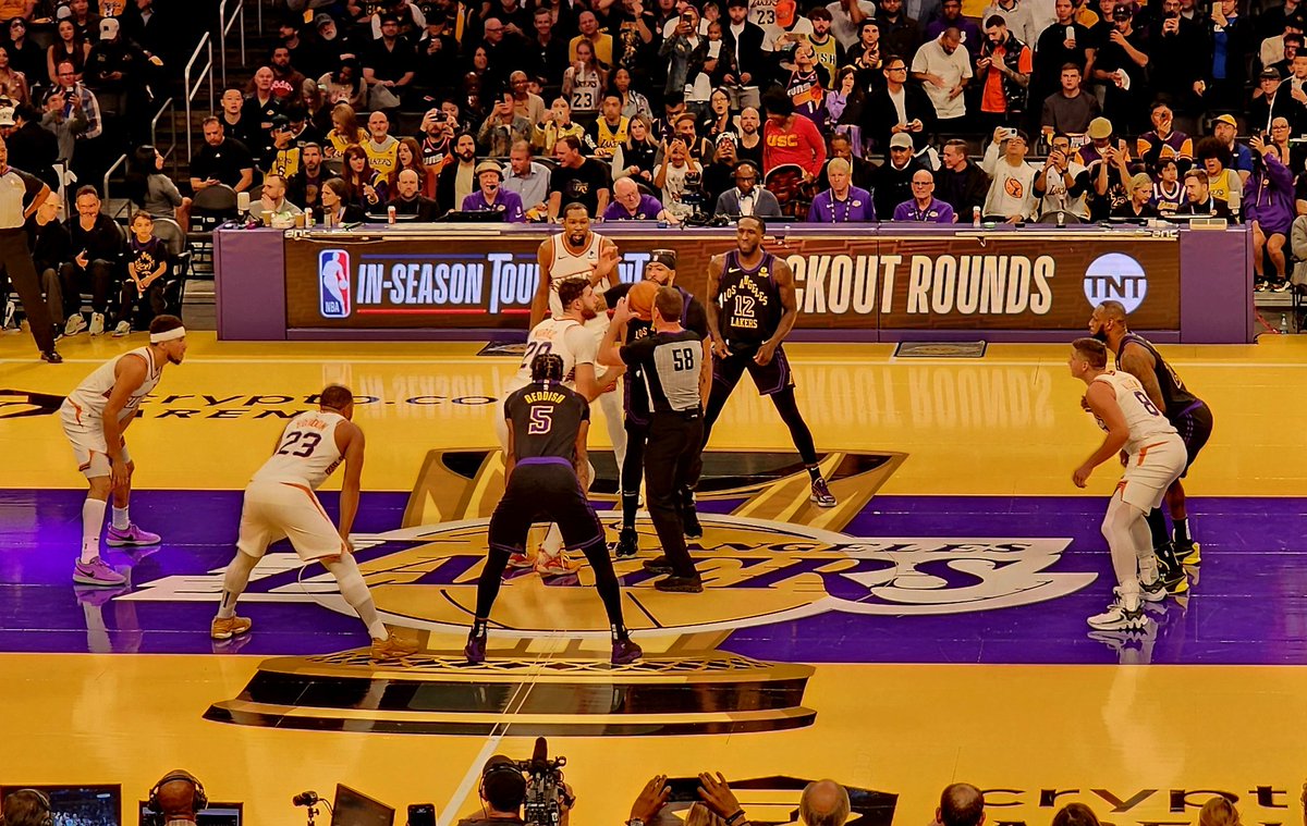 kray1voice's tweet photo. #IST #KORound #PHXVsLAL @suns @DevinBook @KDTrey5 Our #EmmyAwardWinning crew has it covered! Director @badlhoch Producer @sunstv_dave #GraphicsQueen Brianna Jonellis @eddean67 #Replaymachine along with @jumpshot8 @amanda_pflugrad on @arizonasfamily #VegasBaby #ComingInHot https://t.co/eJLPzmyHyT