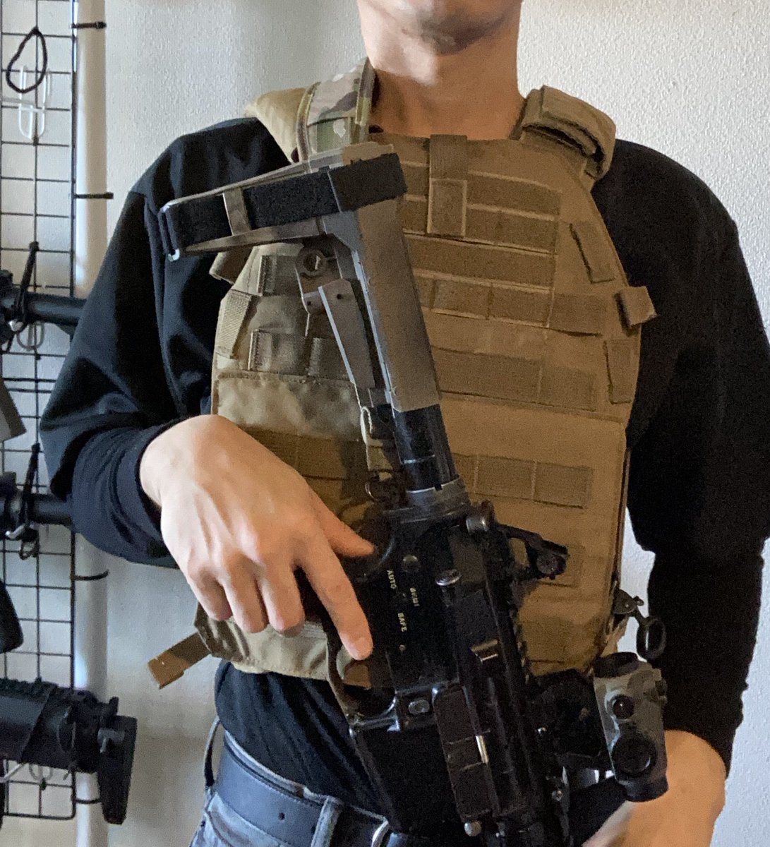KSW_airsoft0093's tweet photo. 実プレキャリを買う。
価値ある買い物をした、、、
LBX0300、とても良いぜ、、、！！

(身体の線が細いとか言わない！)

#サバゲー
#サバイバルゲーム
#プレキャリ
#実プレキャリ https://t.co/aXgVvsrgNg