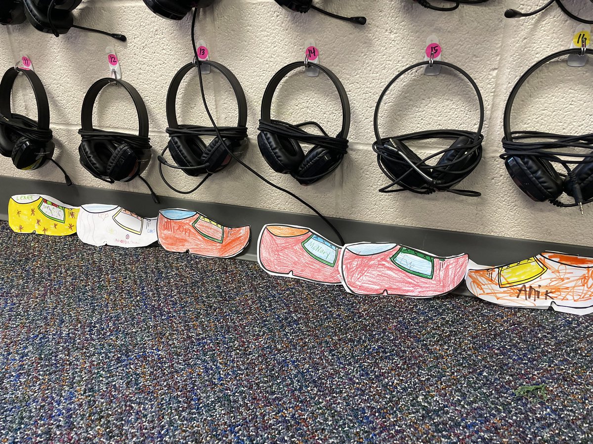 Learned about Netherlands holiday traditions today, will Sinterklaas find us and leave a treat in our wooden shoes? 💚❤️ #gwsd #holidaysaroundtheworld