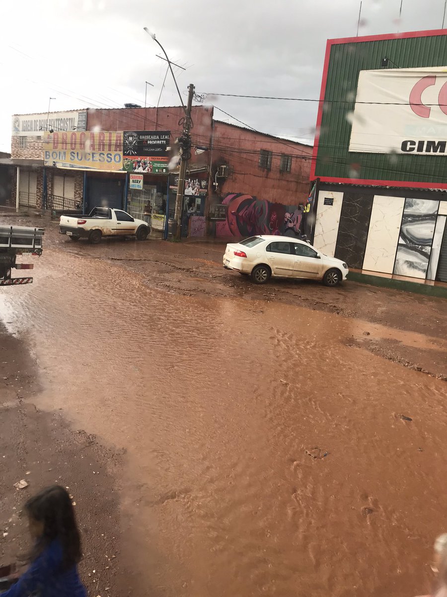 predo_10's tweet photo. Daora é atravessar isso aqui toda vez que chove https://t.co/lZy2pzlnwq