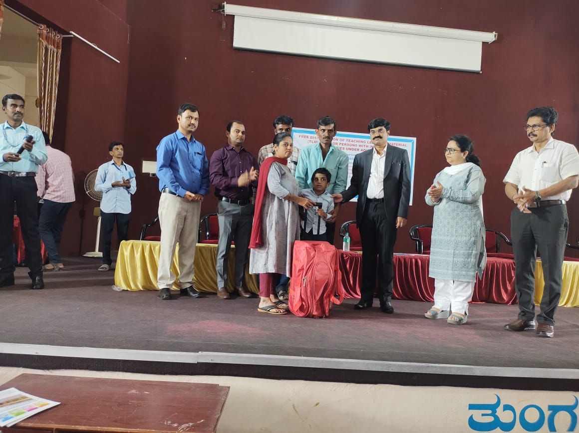 On 5th December 2023, CRC Davanagere (Under NIEPID, DEPwD, MSJE, GoI) 50TLM Kits were distributed under ADIP to commemorate IDPwDs at DC office, Davanagere. Inaugurated by Dr. Venkatesh M.V, Deputy Commissioner & District Magistrate in the presence of Ms. Minakshi- Director, CRC