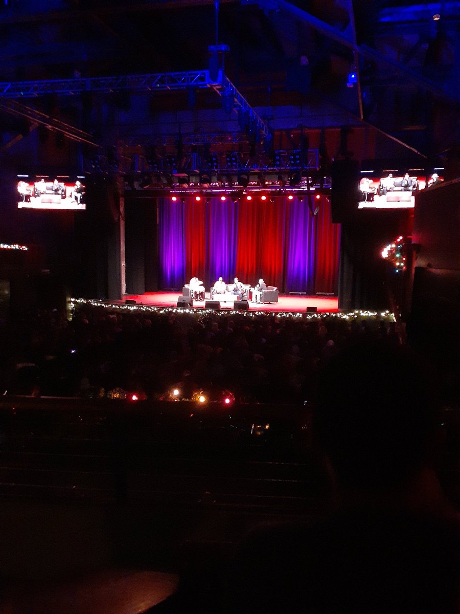 TheNerdyMonster's tweet photo. What a night. This Is Important Podcast Tour. These guys fucking rule.

At the end of the show these wizards randomly showed up out of portals!? 👀 🧙‍♂️ #TIITour #TIINation @podimportant https://t.co/L5vQWhaEcb