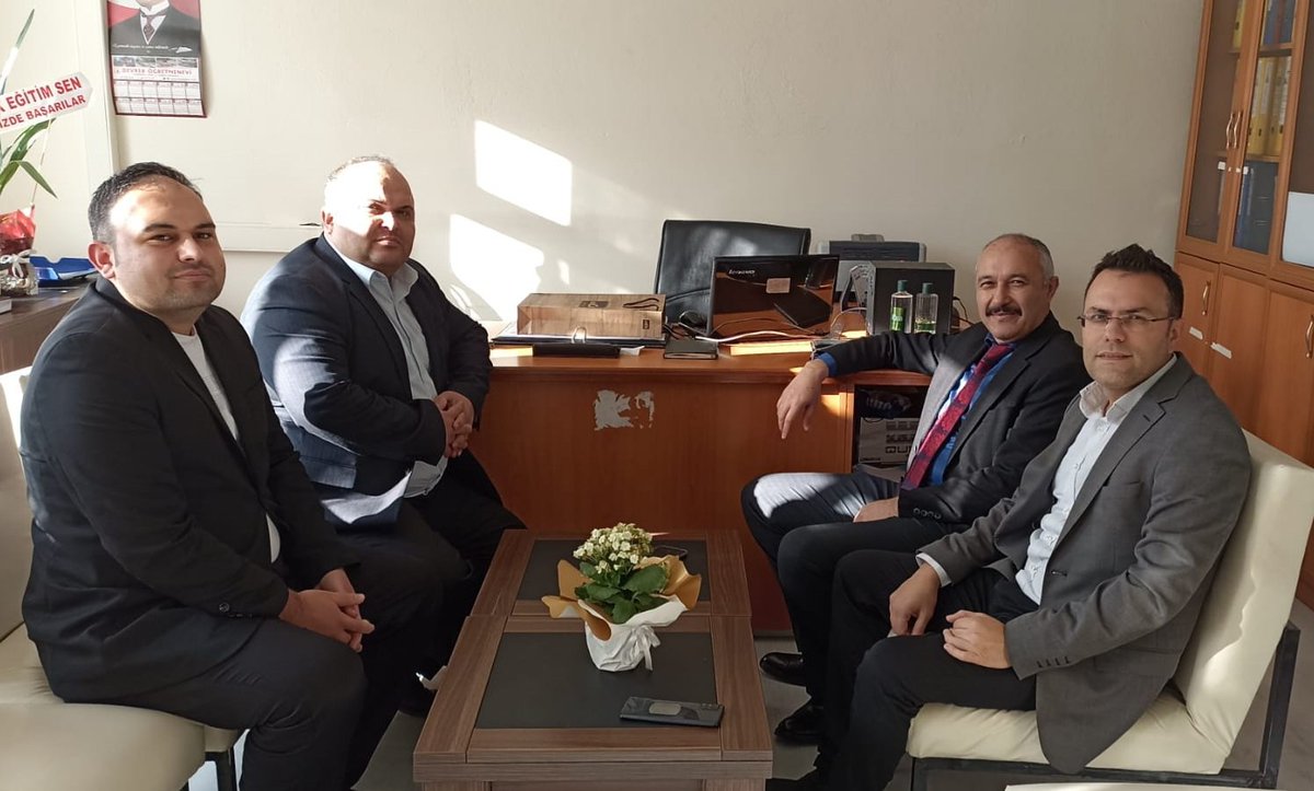 Devrek_mem's tweet photo. İlçe Millî Eğitim Müdürlüğü yöneticilerimiz, Devrek İstiklal İlkokulu yöneticilerini ziyaret ettiler ve öğretmenler odasında Öğretmenlerimizle buluşarak sohbet ettiler. https://t.co/YZgHkfZm4p