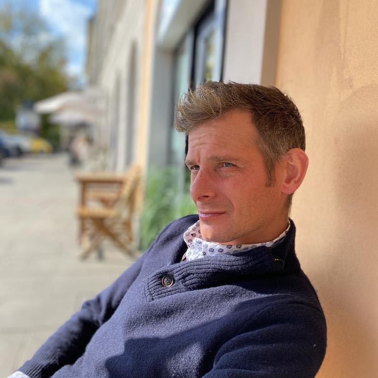 Watch and wait!! Is a lonely place living with #cancer wondering if the disease inside is killing me between scans. Patient perspective is important to finding a better solution and we have a voice so use it! #letscometogether #lifeonextratime #speaker #patientvoice #organsonatio
