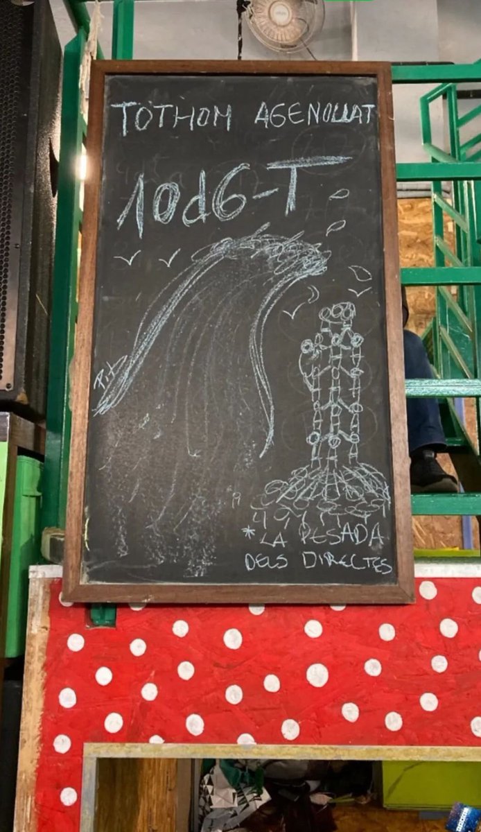 Jo alucino…
Això és ser ganapia, faltar-li al respecte a la tradició castellera fotent falconades, per després enriuret d’una caiguda amb lesions, xapoo. Tot el que es podia fer malament en una pissarra 👏🏽👏🏽👏🏽
Pd: l’atac a la que grava, bastant nazi per part vostre 🥴