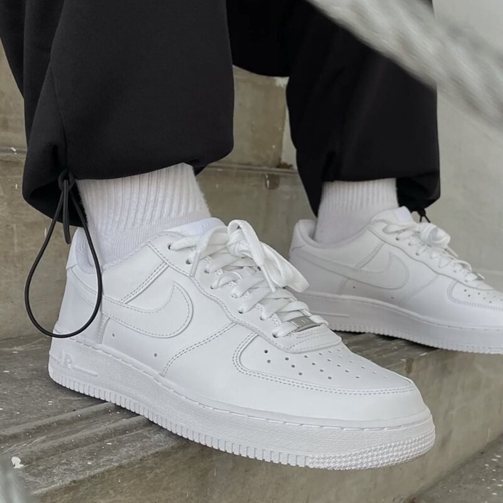 FewSoSAD's tweet photo. Nike Air Force 1 สายคลีน สวยจ๊าดดด 😍 
#feelบอกต่อ #nike #nikeshoes #nikeairforce #sneakers

🧡 พิกัด Shopee : https://t.co/S1LQ7rokXI https://t.co/rR2UETepWZ