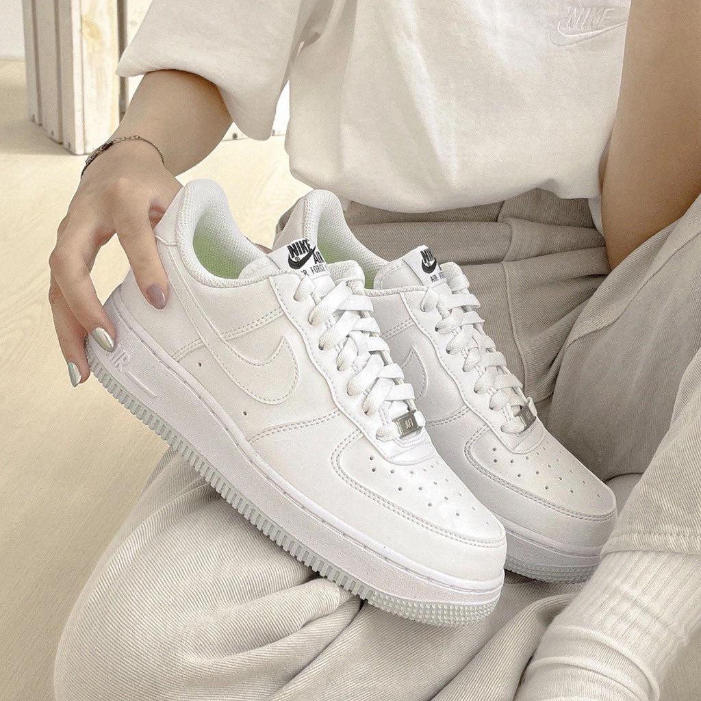 FewSoSAD's tweet photo. Nike Air Force 1 สายคลีน สวยจ๊าดดด 😍 
#feelบอกต่อ #nike #nikeshoes #nikeairforce #sneakers

🧡 พิกัด Shopee : https://t.co/S1LQ7rokXI https://t.co/rR2UETepWZ