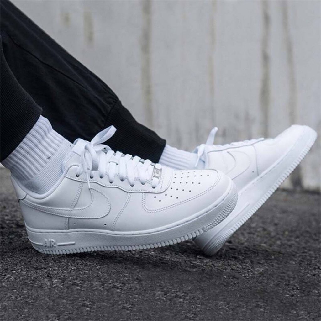 FewSoSAD's tweet photo. Nike Air Force 1 สายคลีน สวยจ๊าดดด 😍 
#feelบอกต่อ #nike #nikeshoes #nikeairforce #sneakers

🧡 พิกัด Shopee : https://t.co/S1LQ7rokXI https://t.co/rR2UETepWZ