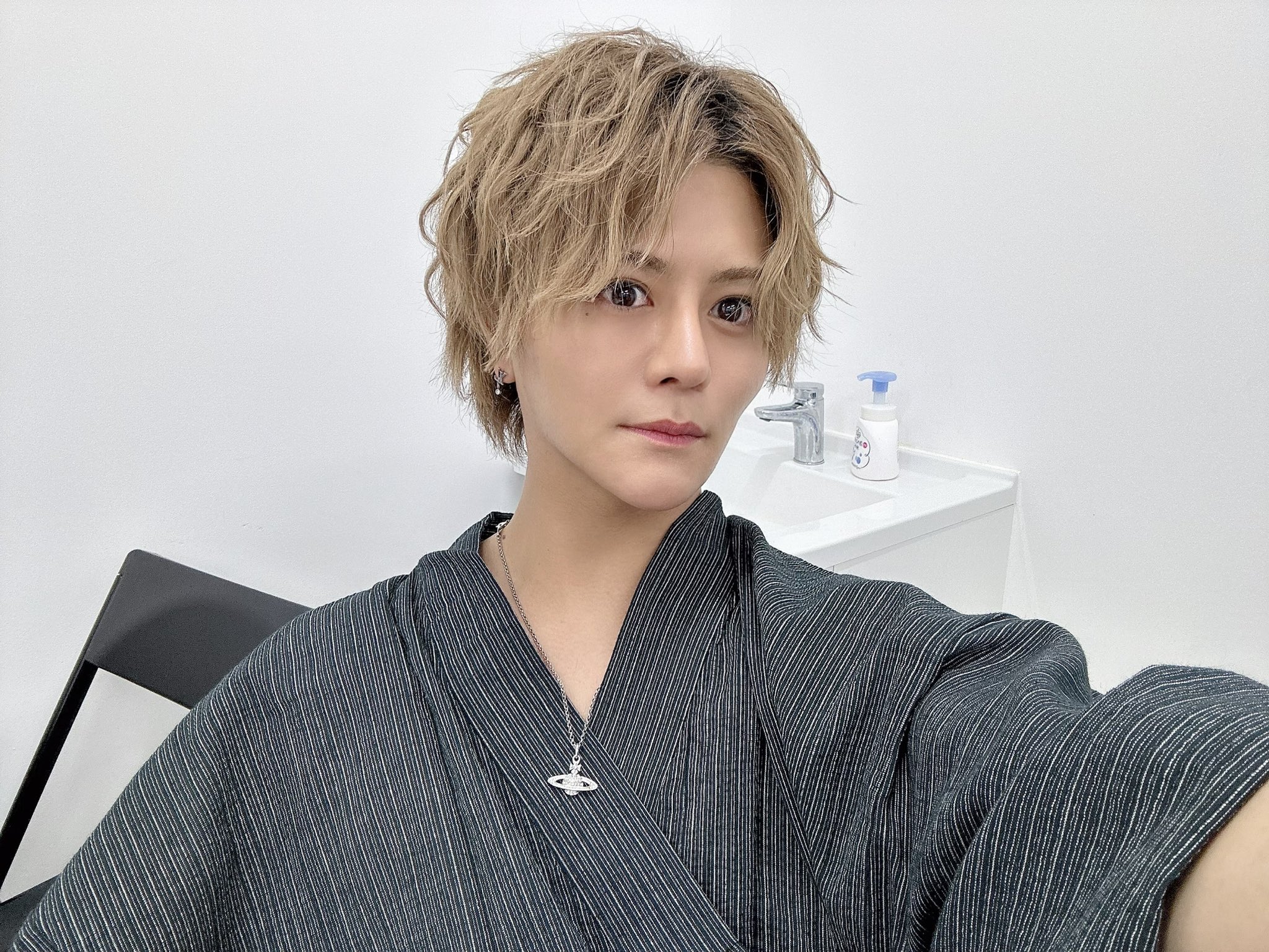 48フォーエイト　こたつくん YouTuberフォーエイト48こたつ、“彼女”からのキスショット公開
