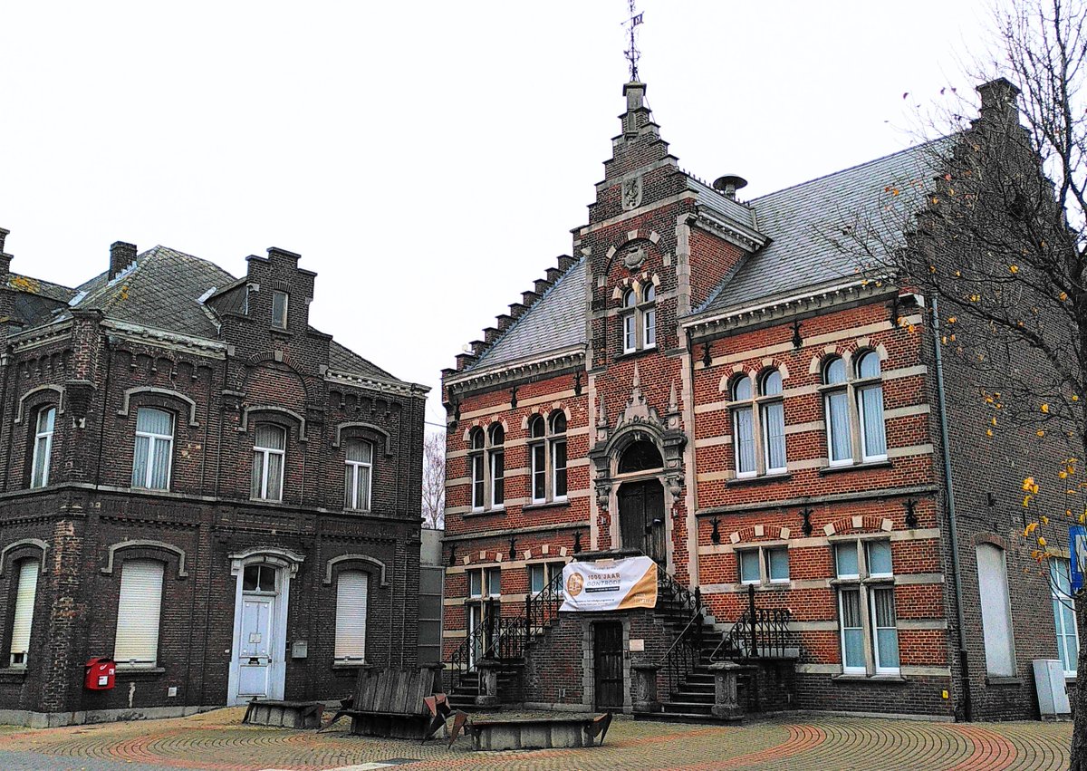 De voormalige basisschool in de gemeente Melle krijgt een nieuw leven!

Veneco koopt de site aan met als doel betaalbare woningen te realiseren. Ons ambitieuze plan: autovrij, ontharden, vergroenen en behoud van de erfgoedwaarde. 

👉shorturl.at/cyOP4