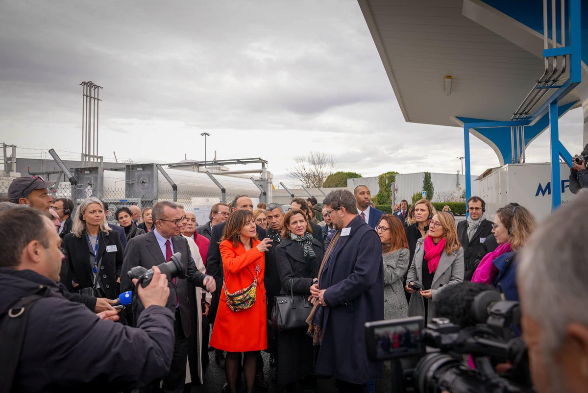 JBenabdillah's tweet photo. Présent lundi aux côtés de la présidente @CaroleDelga et du préfet de région Pierre-André Durand à l'Aéroport Toulouse-Blagnac pour l’inauguration d’#Hyport, 1ère station d'Europe de production d’#hydrogène vert ! 🌍 #Occitanie https://t.co/YNzkSV6pIC