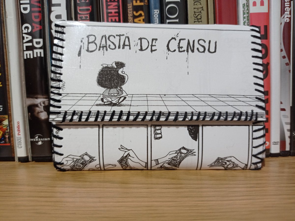 veganibalecter's tweet photo. Hola. Os enseño las carteras de Mafalda que tengo a la venta. Son a 15€ con envío incluido y llevan una pulsera de regalo. Me ayudáis un montón compartiendo https://t.co/UqmlKwMl7j