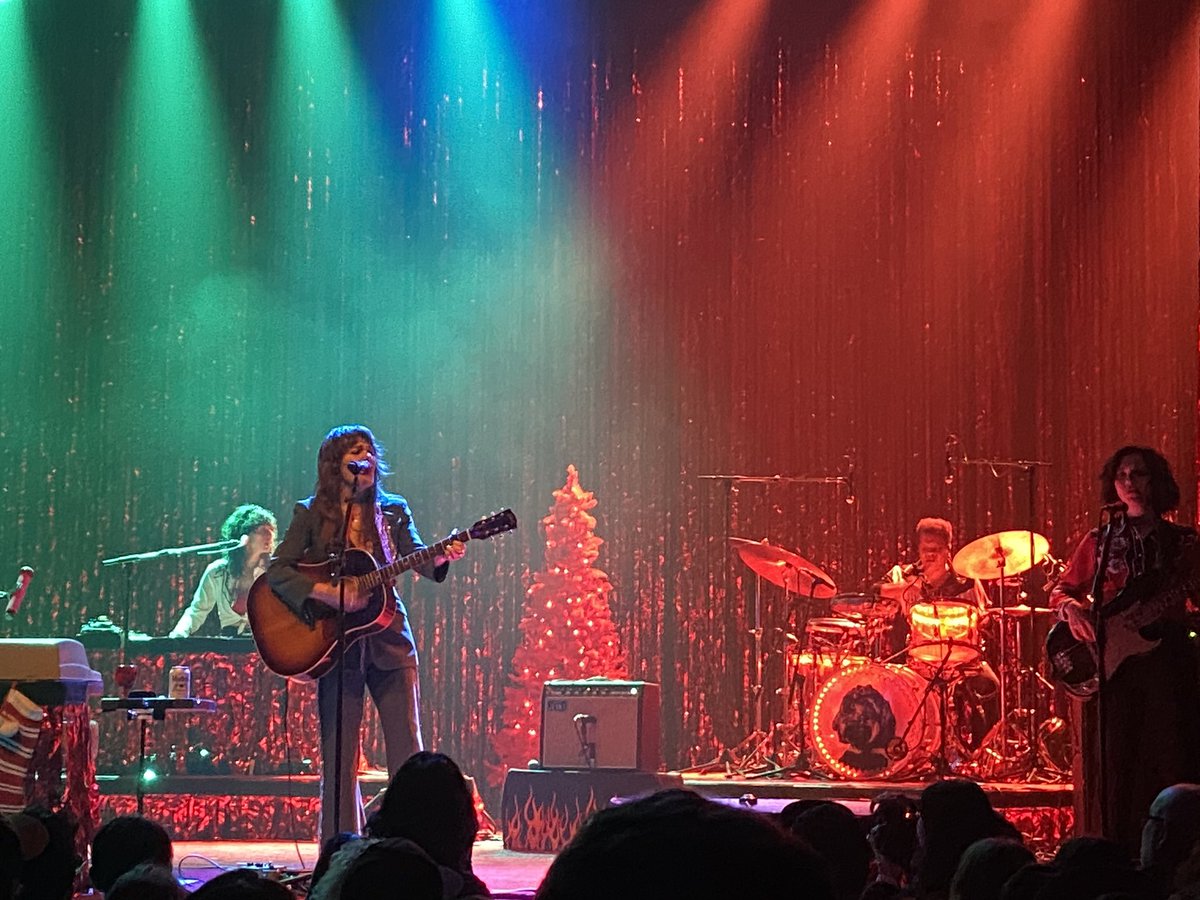 CarRide18's tweet photo. @jennylewis @thewarfield 
Incredible #joyall https://t.co/UOzz1l1jfY