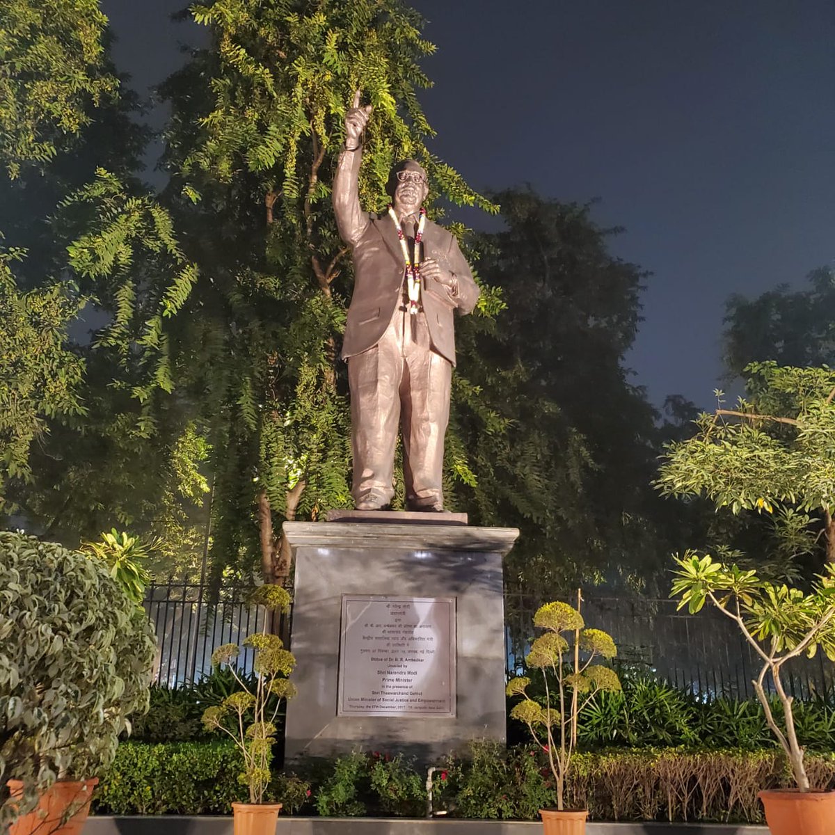 Rehna_AntiCaste's tweet photo. The legend who created history on his own, without any government patronage and help of state machineries, unlike other national leaders. He liberated millions of people, gifted them a life with a sense of self respect and dignity. He lives through us and our resistance. https://t.co/jpHTc0yaPA