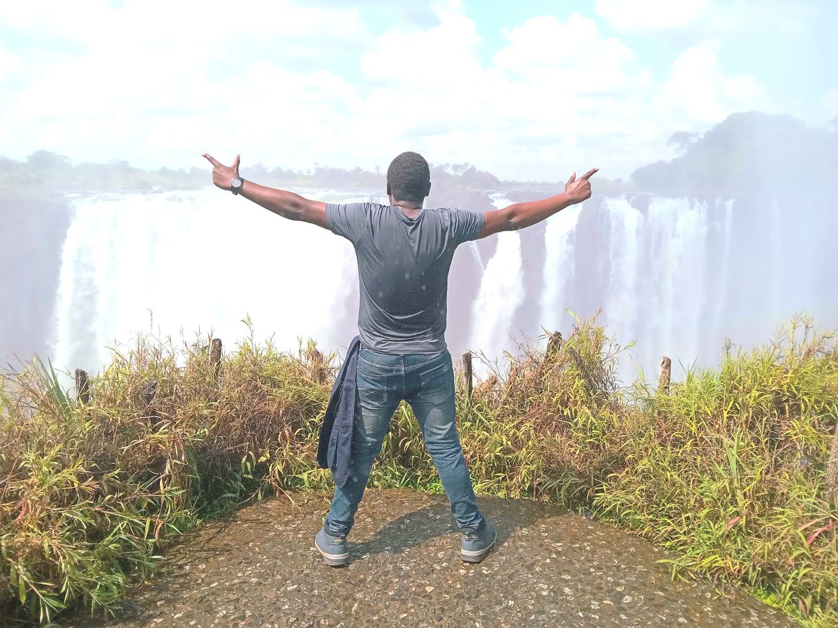 munyabless's tweet photo. #UripiUngaphi
#ZimBhoFestiveSeason I'm in #VictoriaFalls, #Mosi-oa-Tunya #TheSmokethatThunders @tourismzimbabwe @ZtaUpdates @MinistryofEnvi2 #Zimbabwe @KotiChief #tourism #ZimBhoo #VisitZimbabwe @fr_chiri @gaddaffiW #Dece https://t.co/ssMUoNozyU