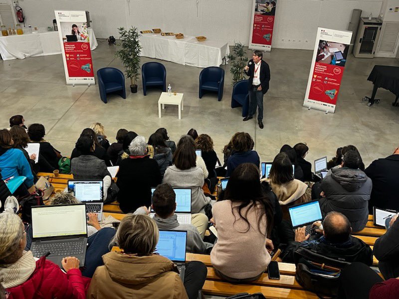 Conférence #TNE « Enjeux pédagogiques de la conception universelle des apprentissages face à la diversité des besoins éducatifs particuliers »
Apport du numérique 
Hervé Benoit enseignant chercheur 📚(HCERES),INSHEA
#educatif 
#numérique