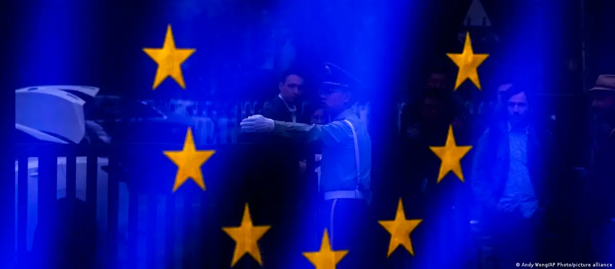 dw_shqip's tweet image. Samiti #BE-#Kinë përballet me pengesa të mëdha p.dw.com/p/4ZnXP?maca=s…