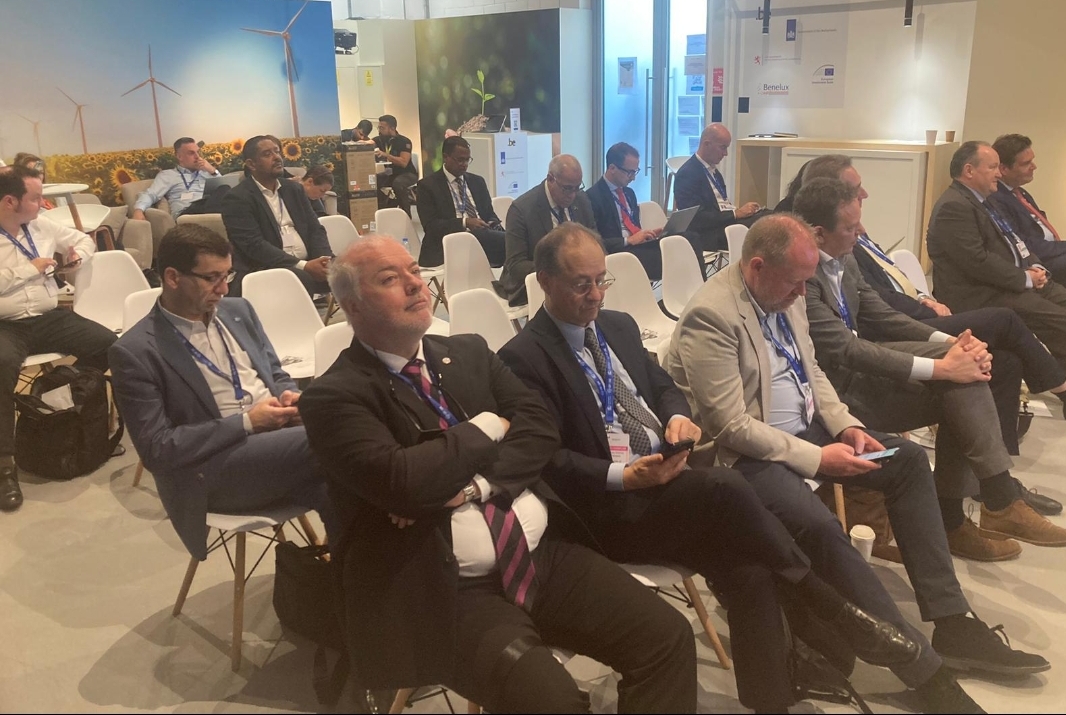 beneluxunion's tweet photo. At the #H2 event #COP28📷 SG #FransWeekers emphasizes the indispensable role of the #Benelux region in advancing #hydrogen energy within EU. 💬Our strategic location, industry, unwavering commitment & dedication to sustainability position us as key drivers of this development. https://t.co/h07RB77QlQ