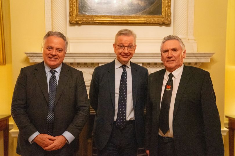 I recently welcomed Chairman of the @LlangollenRail, Phil Coles, to a Reception at 10 Downing Street with @michaelgove. With Levelling Up Funding, the Railway has enjoyed great success, reopening Corwen Station and winning an award at the @GoNorthWales Tourism Awards.