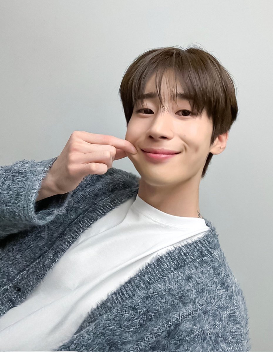xxeungwooya's tweet photo. ㅋㅋㅋ오스트 라이브클립 촬영날 찍은 존귀셀카였구나!!!! 그래서 이렇게 텐션높게 기여웟구나!!!!!!!! https://t.co/y4AzPnTq3z
