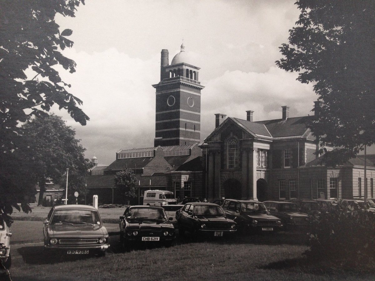 #ArchiveAdventCalendar @ARAScot today is 

#Chimney 

One thing #WhitchurchHospital has many of is Chimneys!!! The question is has anyone ever counted them????

📷 1 & 2 are postcards c1908
📷 3 from the heritage collection @cdflibraries 
📷 4 from the early late 1970/1980s