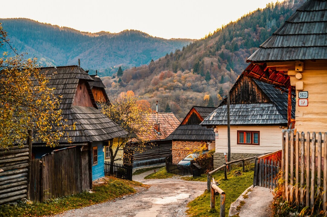 30 years have passed since the first 🇸🇰 locations were inscribed in to the @UNESCO World Heritage List - Banská Štiavnica, Vlkolínec & Spiš Castle. Over the 30 years 5 more #sites have been added & today we can find the #UNESCO sites in every corner of #Slovakia.