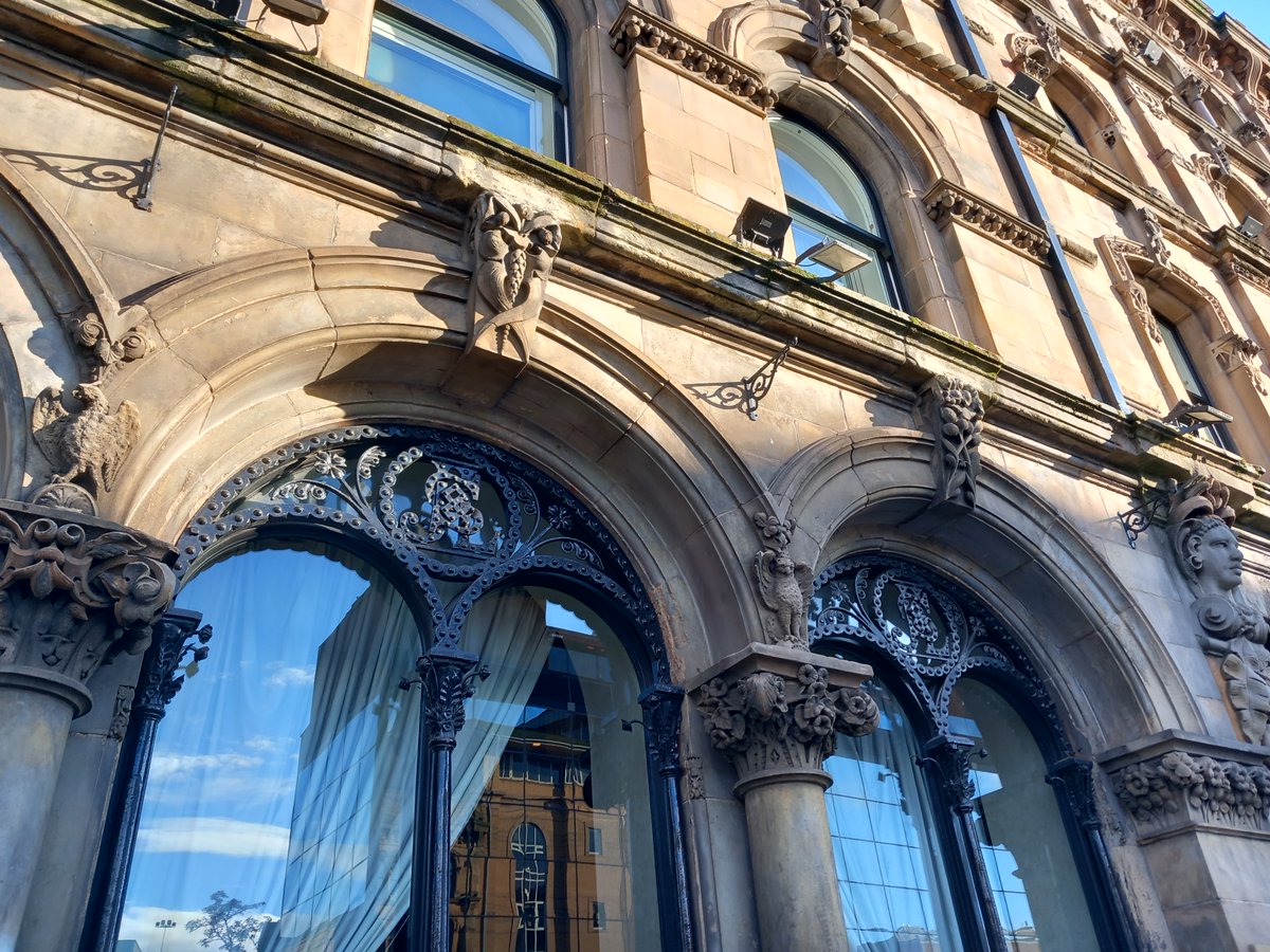 TradSkillsNI's tweet photo. 🤓It's #Windowsday! Celebrating the craftsmanship of these beautiful windows on the Malmaison Hotel.
The building was built as a seed warehouse in the 19thC. So many #heritage #skills come together on the façade, from joinery to stonemasonry & blacksmithing. ❤️⚒️ https://t.co/5Zv7Vclpjb
