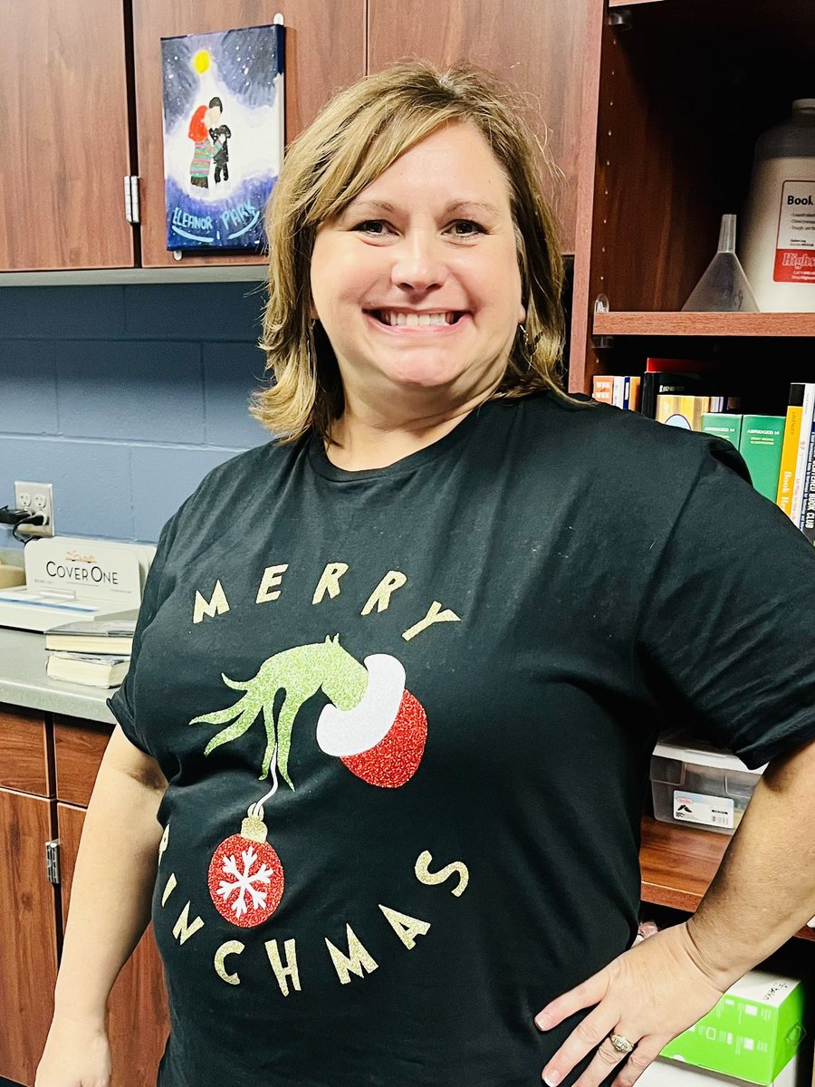 BerryMiller_JH's tweet photo. #GenerationTexasWeek sparked with #TinselTuesday! Bobcats definitely know how to shine when they think about their future! ❤️💙🐾💎 #Believe #WeAreMiller #BuildPearlandProud https://t.co/V75mzL82nR