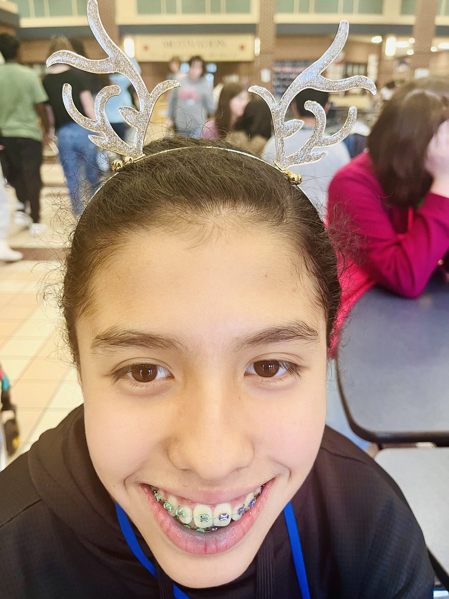 BerryMiller_JH's tweet photo. #GenerationTexasWeek sparked with #TinselTuesday! Bobcats definitely know how to shine when they think about their future! ❤️💙🐾💎 #Believe #WeAreMiller #BuildPearlandProud https://t.co/V75mzL82nR