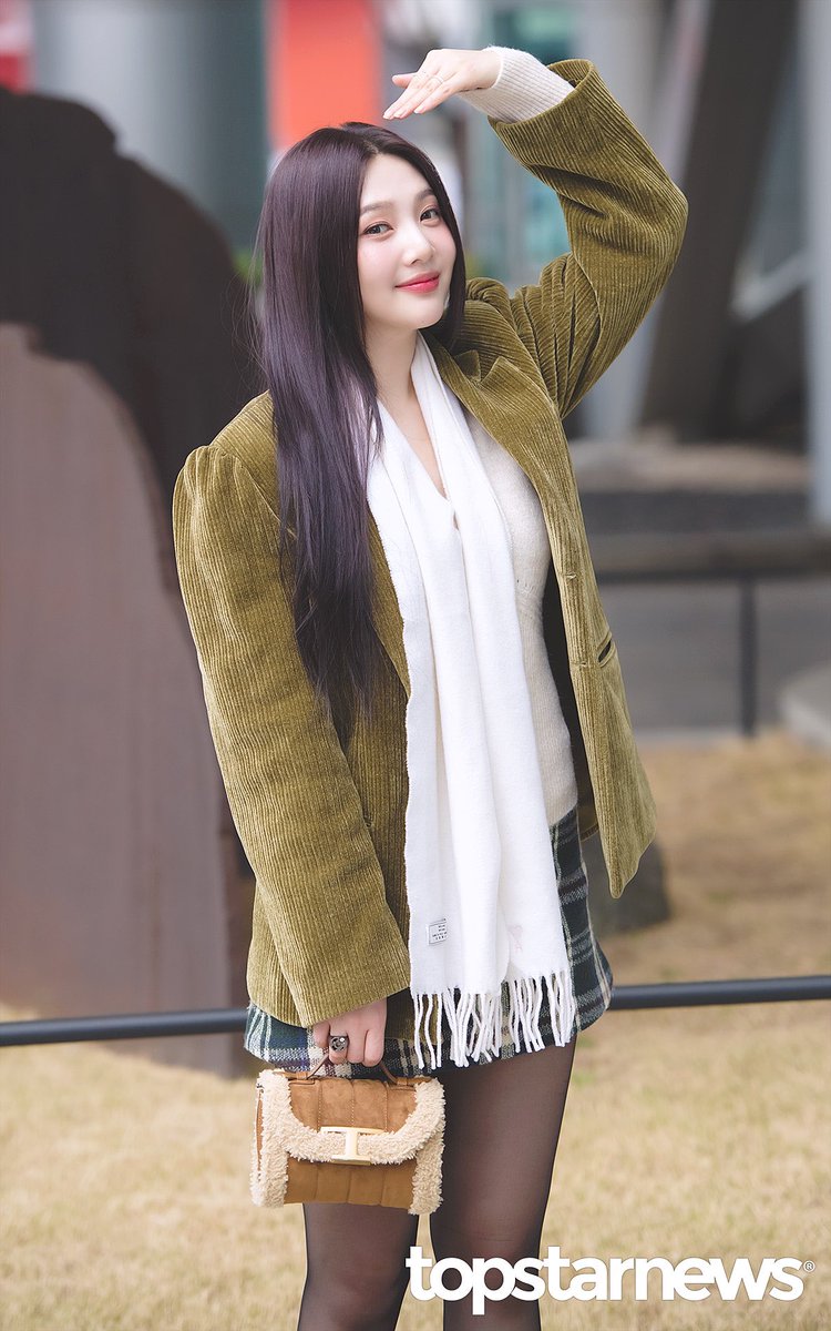 LUVIESARAB's tweet photo. 231206 | جوي اثناء وصولها الى موقع تصوير برنامج Animal Farm.

@RVsmtown 
-W https://t.co/mNXwiFTArh