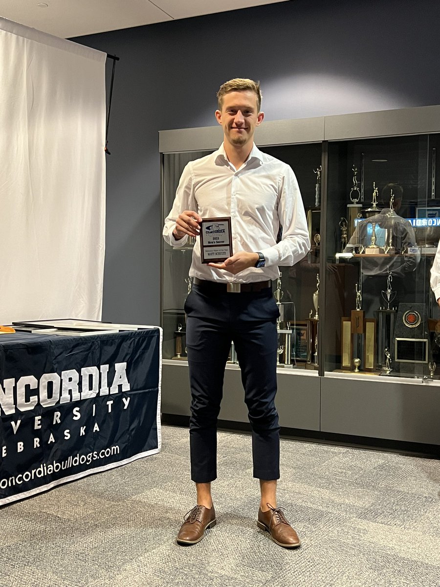 CUNEMSOC's tweet photo. Team awards! 👏 part 2
Offensive POY: Carter Hinman
Defensive POY: Matt Schultz
MVP: Carter Hinman https://t.co/4ZOe3dMbWY