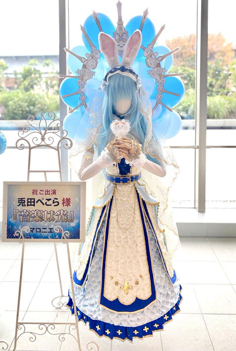 ぺこちゃんの晴れの日をお花畑にしたくて実は個人でフラワースタンドを