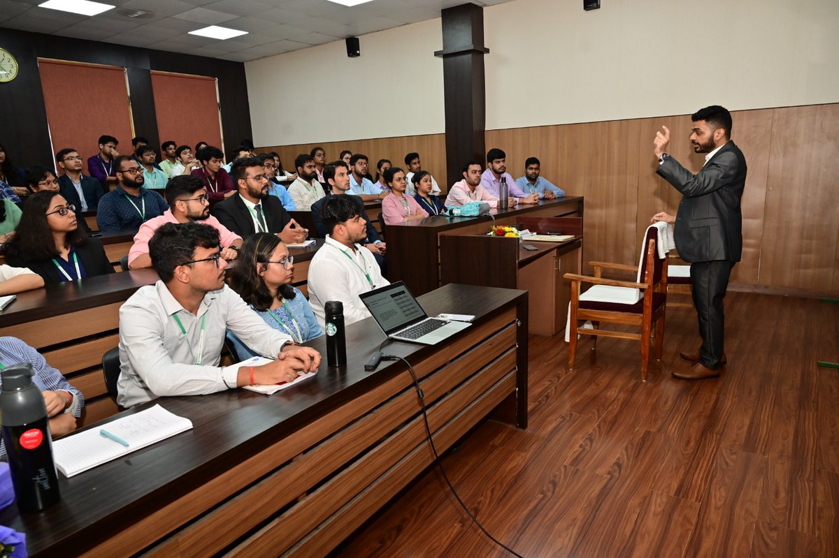 Mr. Vipul Rawat, Group Head, Wavemaker led an interactive workshop on “Driving Growth and Building Brands in a Connected World” during the 14th National Marketing Konclave.

#ksombbsr #MarketingKonclave #ksomconclave #workshops #kiitmba