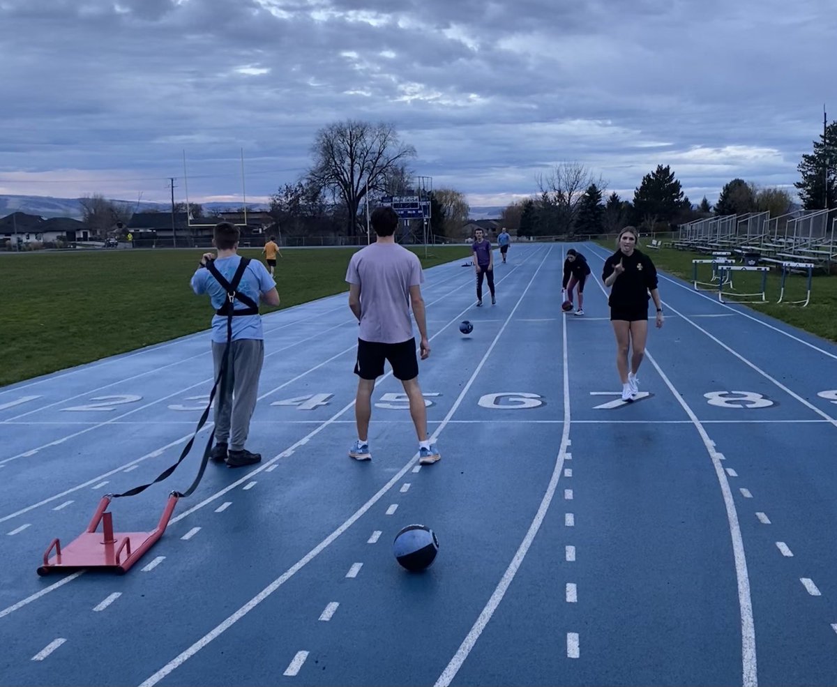 EHisaw's tweet photo. Off-Season is in full swing. All sports…All Gas No Breaks. #LetsGetFaster 💪🏻💪🏻💪🏻💪🏻💪🏻@WaHi_Athletics @BigBlueWW https://t.co/SFdRgENZrP