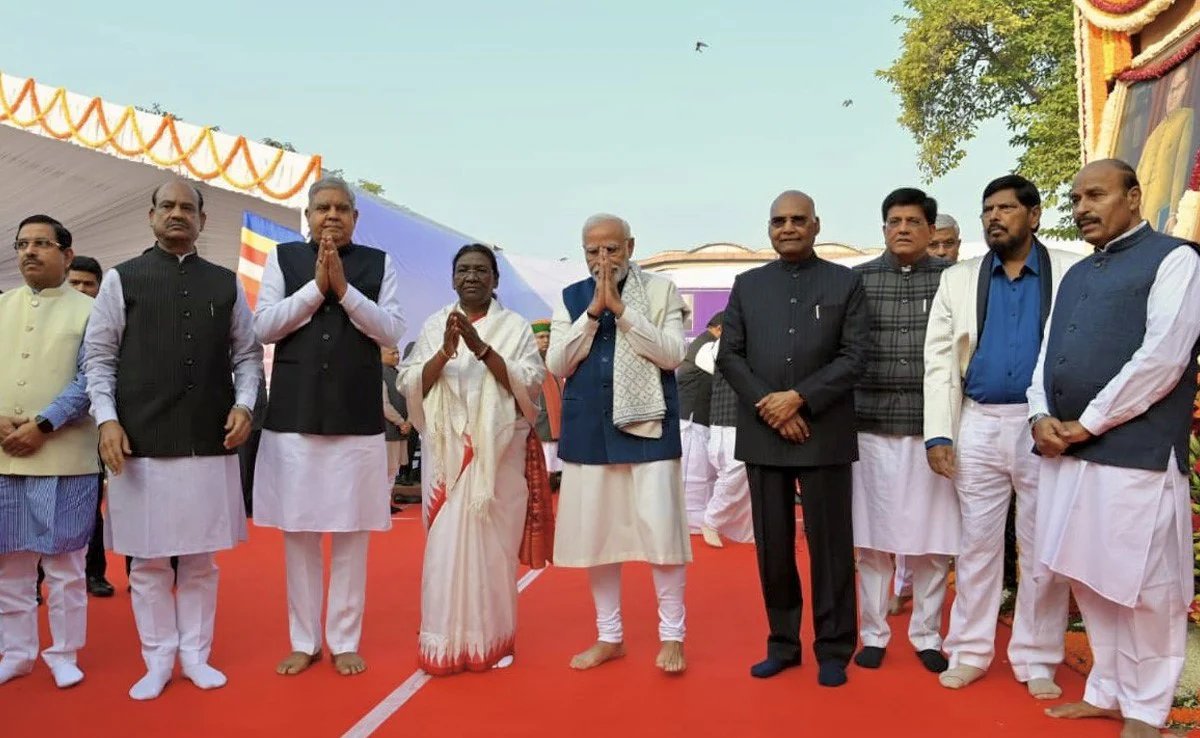 RSNewsNetwork's tweet photo. भारतीय संविधान के निर्माता बाबासाहेब भीमराव अम्बेडकर की पुण्यतिथि आज   

 प्रधानमंत्री मोदी,राष्ट्रपति और उपराष्ट्रपति ने श्रद्धांजलि अर्पित की  #BabaSahebAmbedkar #डॉ_भीमराव_अम्बेडकर #Ambedkar https://t.co/5BdwpGqmOX