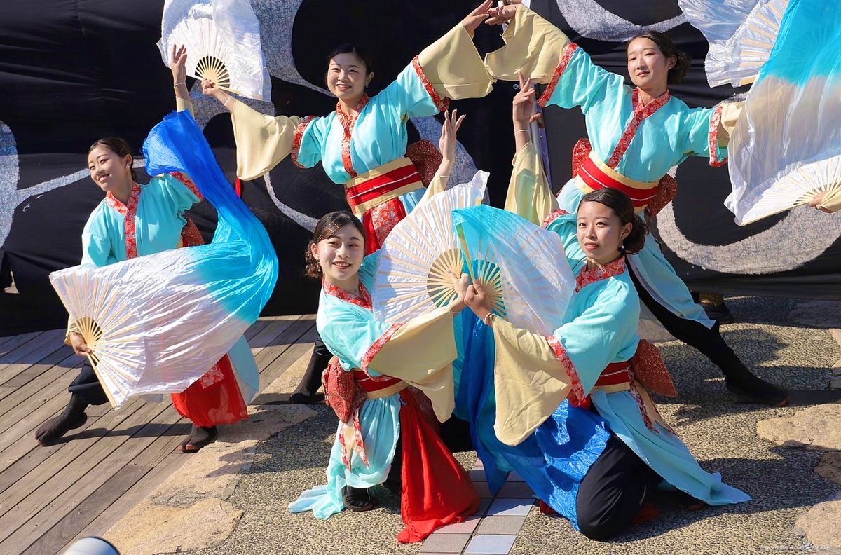 ssFemale_FLAG's tweet photo. 女性踊りパート　
使用衣装のご紹介②

2020年度作品　彩儚より
「宮女」
2021年度作品　彩暁より　
「アメノウズメ」

提供者
＠saikyozensen OG様 https://t.co/NxYbdSWwjK