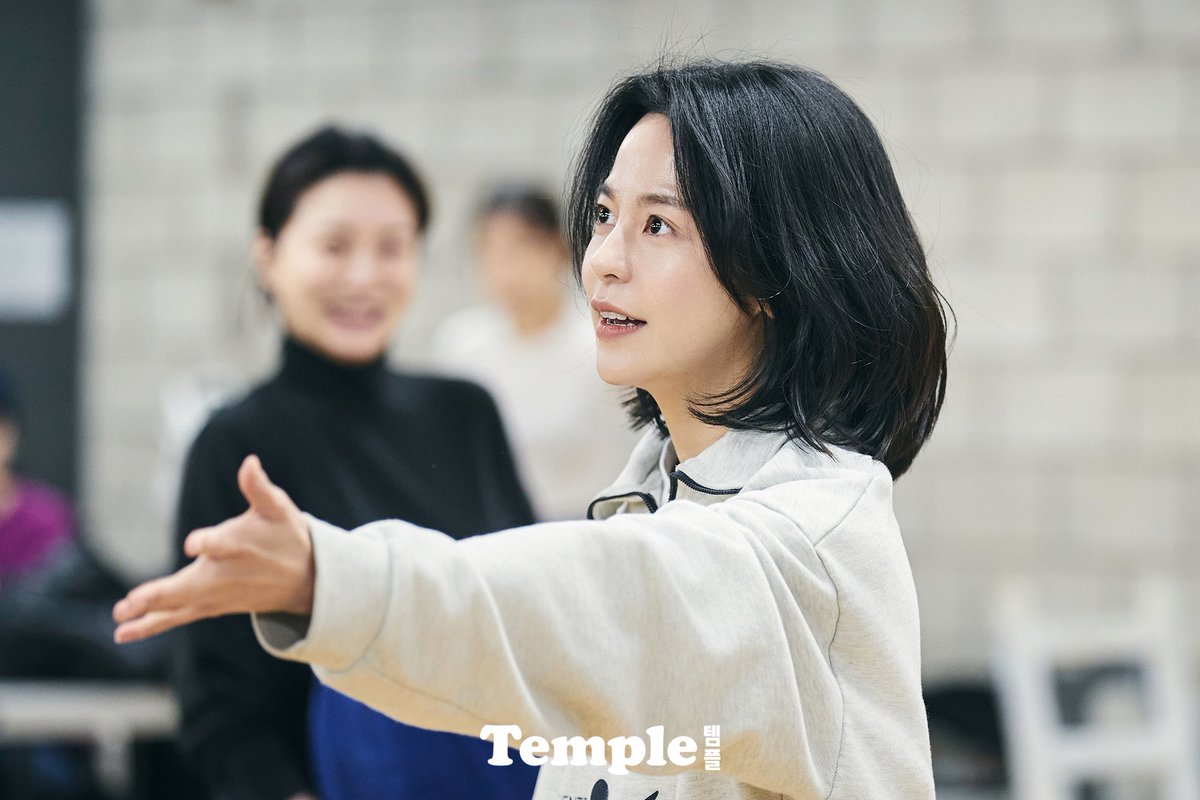theater_ganda's tweet photo. ━ .•공연배달서비스 간다 20주년 퍼레이드 𝟏𝐬𝐭•. ━ 
#첫번째작품 #연극템플 #연습실스케치
📸연습실 현장 사진 공개
템플 役 #김주연/#박희정/#김세정

2023.12.15(금) ~ 2024.02.18(일)
서경대학교 공연예술센터 스콘1관
#공연배달서비스간다 #20주년 #피지컬씨어터  #연극 #템플 #연습실현장 https://t.co/9NJkqkYu3I