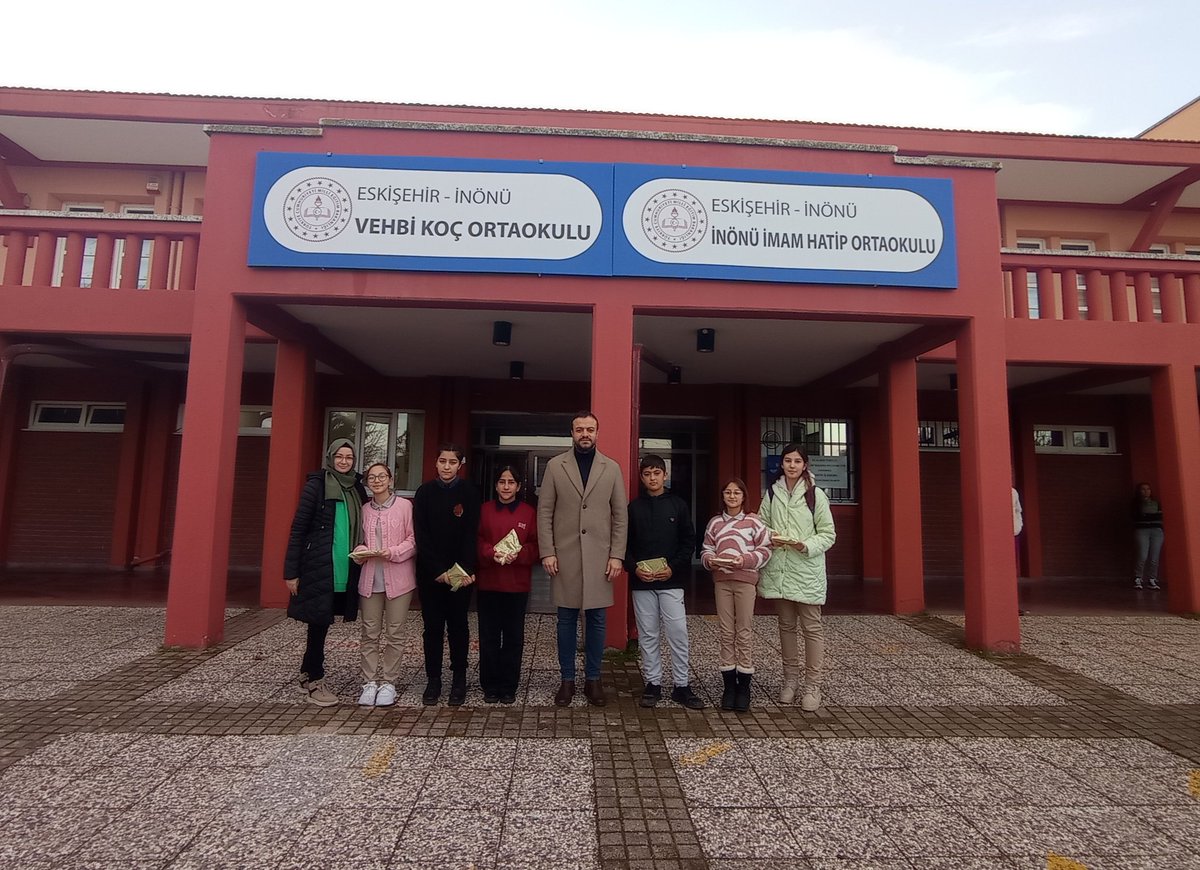 "Cumhuriyet 100 Yaşında", "Bir Başkadır Benim Öğretmenim" konulu şiir yarışmalarında 1.olan ve "Enerji Kaynaklarının Verimli Kullanımı" konulu öykü yarışmasında 1.olan öğrencilerimize ödüllerini takdim ettik.
<a href="/EskisehirMem/">Eskişehir İl Milli Eğitim Müdürlüğü</a> <a href="/inonu_milli/">İnönü İlçe Milli Eğitim Müdürlüğü</a>
