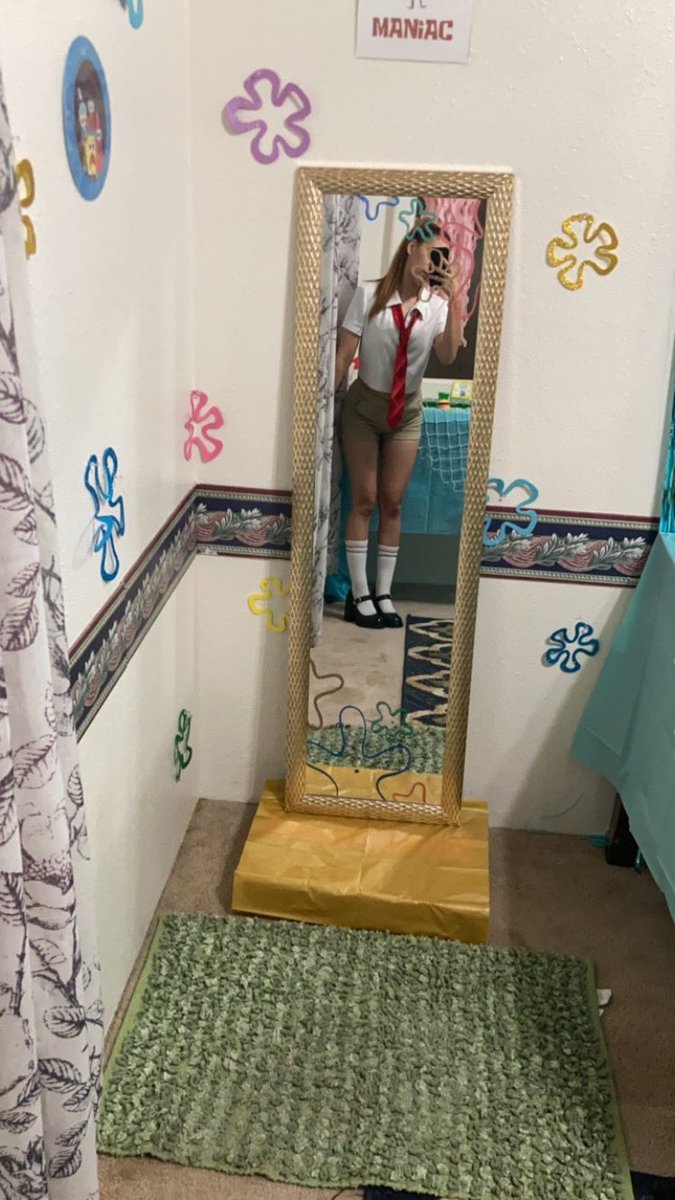 can’t get over these decorations🍍🦀