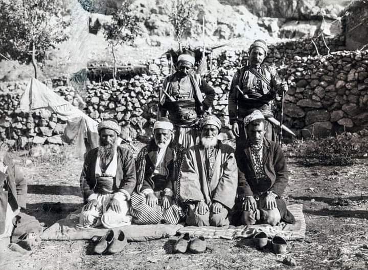 bogar_hatun's tweet photo. Alman fotoğrafçı Hugo Grothe tarafından 1906-1907 yılları arasında çekilen Türk Oğuz Afşar Boyu fotoğrafları. Aladağlar, Toros dağları, Hasan Dağı bölgesi.
N. Bilgili.. https://t.co/HRarz63OcU