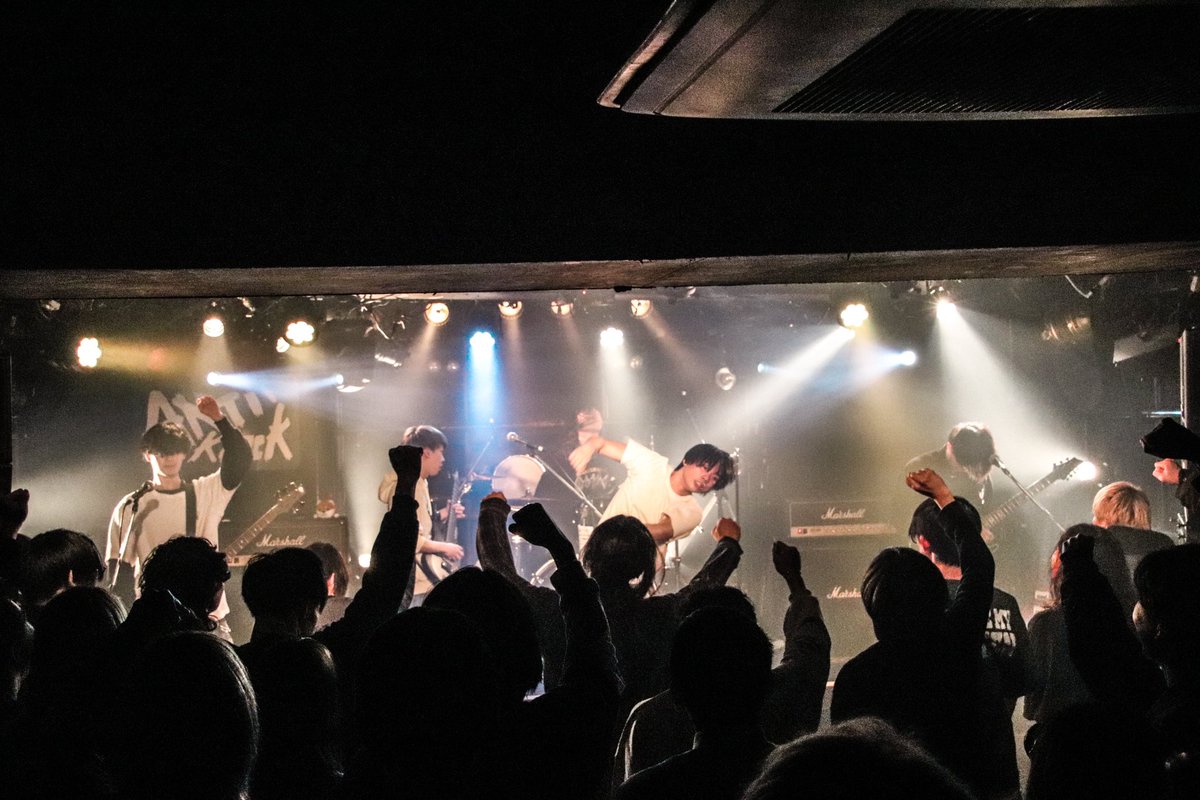 scum________'s tweet photo. Insurrection  

予期せぬかたちで終わりを迎えてしまいましたが今までバンドに関わってくださった方、好きでいてくれた方本当にありがとうございました。 https://t.co/roufK4tqHM