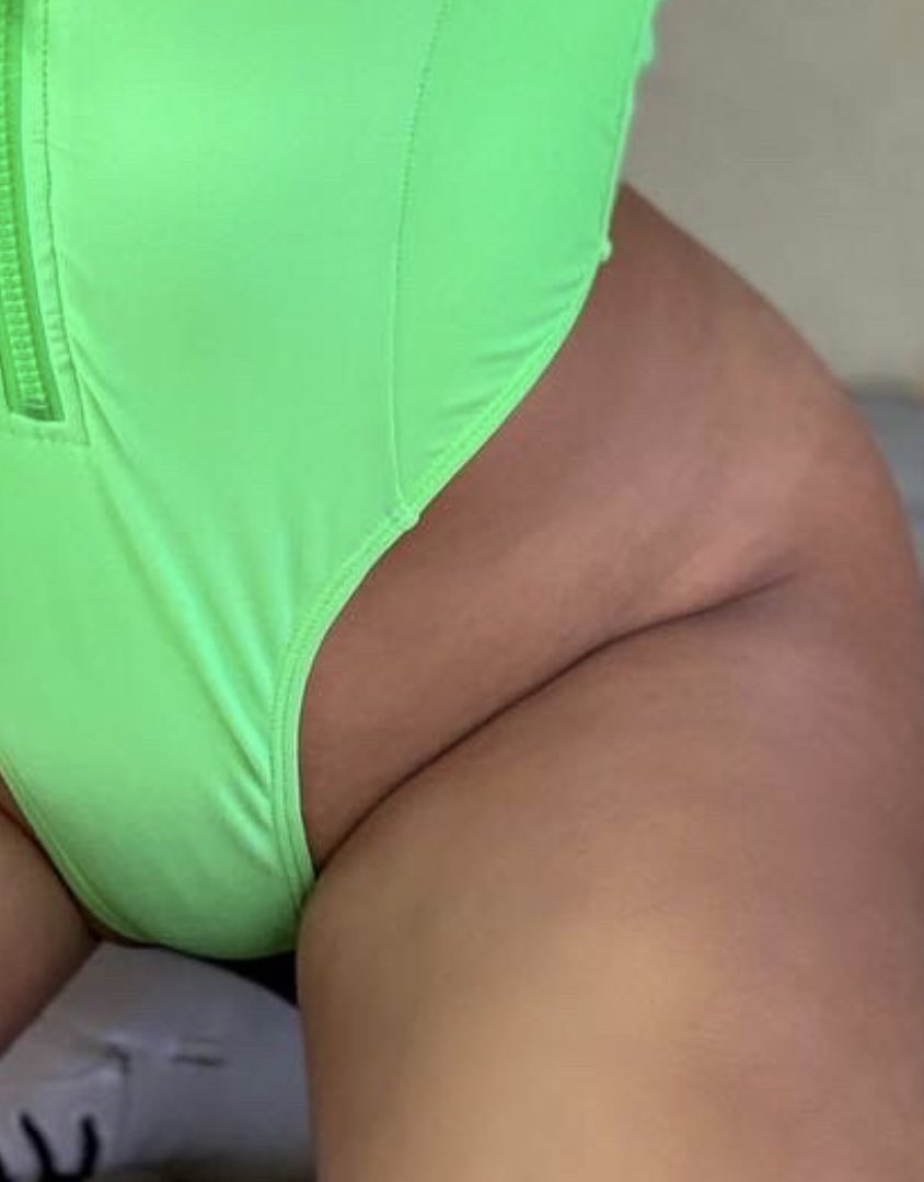 000Allure's tweet photo. Whatever this part of the thigh is called, I love it 😋 https://t.co/A2QGDtyg2M