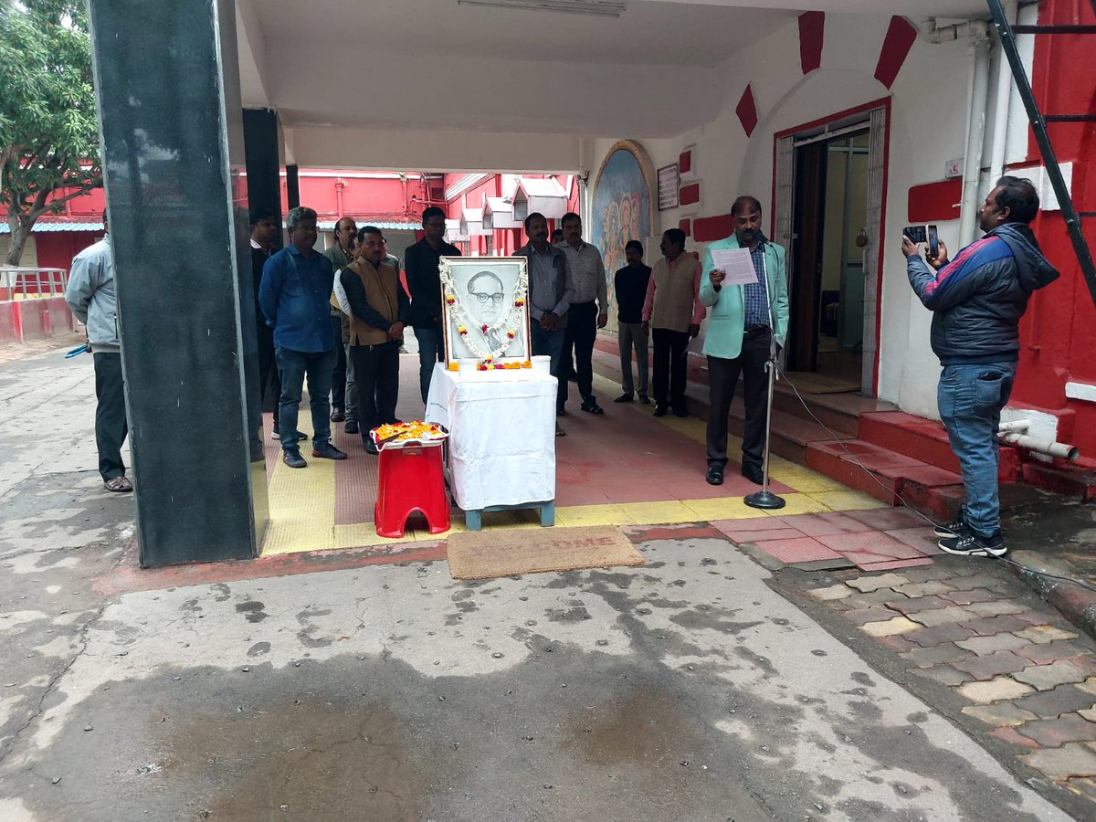 srdpockp's tweet photo. #MahaparinirvanDiwas #BabaSahebAmbedkar #ser  ADRM/CKP with divisional officers, AISCSTREA &amp; AIOBCREA and staff pay homage to Dr. B.R. Ambedkar and his contributions to social justice, equality, and the upliftment of marginalized communities of India. https://t.co/AP6RzgMJeW