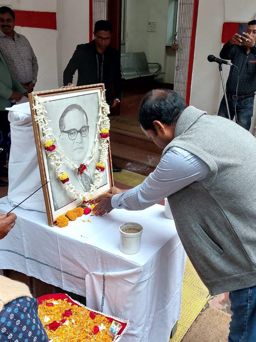 srdpockp's tweet photo. #MahaparinirvanDiwas #BabaSahebAmbedkar #ser  ADRM/CKP with divisional officers, AISCSTREA &amp; AIOBCREA and staff pay homage to Dr. B.R. Ambedkar and his contributions to social justice, equality, and the upliftment of marginalized communities of India. https://t.co/AP6RzgMJeW