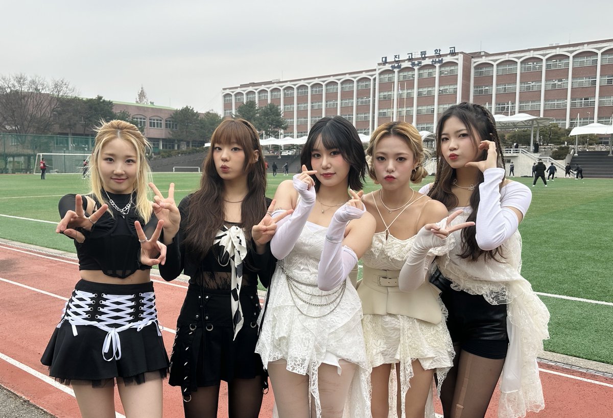 offclLapillus's tweet photo. 2023. 12. 06
@ 대진고등학교

#Lapillus #라필루스 #뜻밖의대진고등학교 https://t.co/WpRnlqzp5H