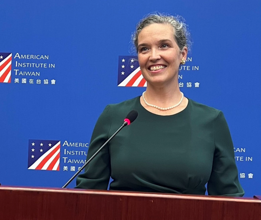NewsBoxun's tweet photo. Sun Xiaoya, director of the American Institute in Taiwan, said the US policy towards #Taiwan is supported by both Democrats and Republicans, and there is consensus between the executive branch and Congress, and the US support for Taiwan is "rock-solid, principled and bipartisan." https://t.co/eTQvqpkz9J