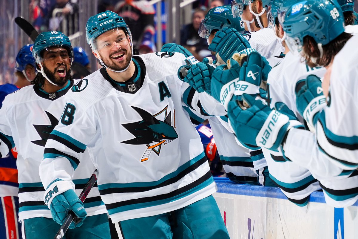 sjscommunity's tweet photo. With that 3rd period goal by Hertl the Goals for Kids program running total just reached $50,000! 🎉 Thank you to our Presenting Partners: Taube Philanthropies, @Chegg, and @TechCU, and our Participating Sponsor: Swenson for their support! #GoalsForKids https://t.co/nc7NrmDEXQ