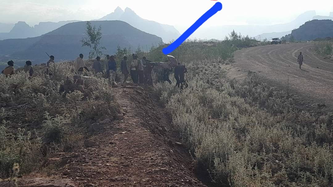 BrhaneNe's tweet photo. ሰኣን ምግብን ሕክምናን ዝሞት ዘሎ ህዝቢ

ኣደ ድሕሪ ክንደይ እህህታን ቃንዛን ሓሪሳ። ልክዕ ከም እንስሳ ኣብ ማእኸል አቦራ/ሓመድ እያ ሓሪሳ። ደም 'ውን ፈሰሳ። ድርቂ ዘበገሶ ድርቀት ኣጋጢምዋ መድሓንቲ ክመፅእ ኣይከኣለን 

በዓል ሞያ ሕክምና የለውን https://t.co/MuOKcb1SDP
