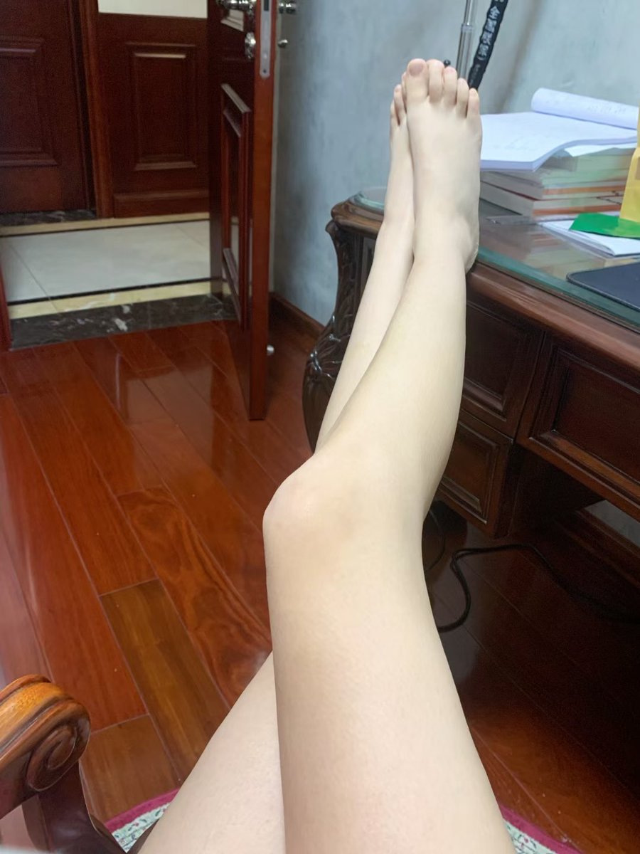 qi020010's tweet photo. #���贵 #女神 #丝袜 #白富美 #反差 #女大学生 #亲妈 #贱狗 https://t.co/HXVvQJNzVt