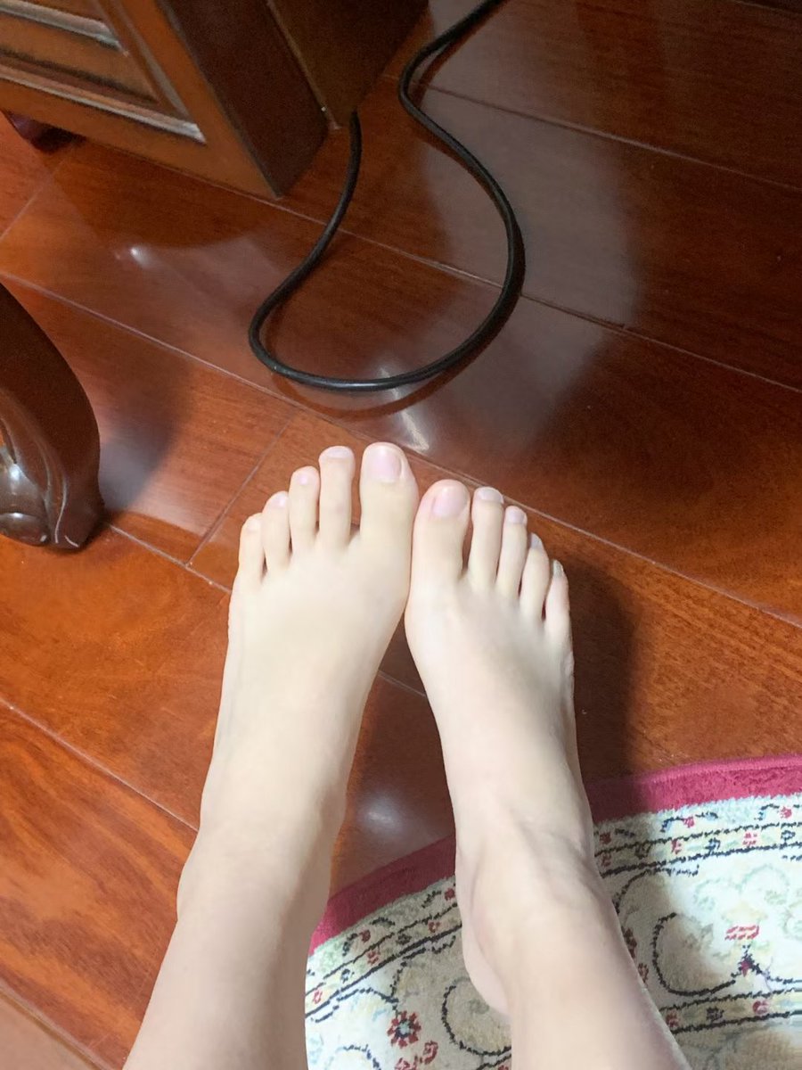 qi020010's tweet photo. #���贵 #女神 #丝袜 #白富美 #反差 #女大学生 #亲妈 #贱狗 https://t.co/HXVvQJNzVt